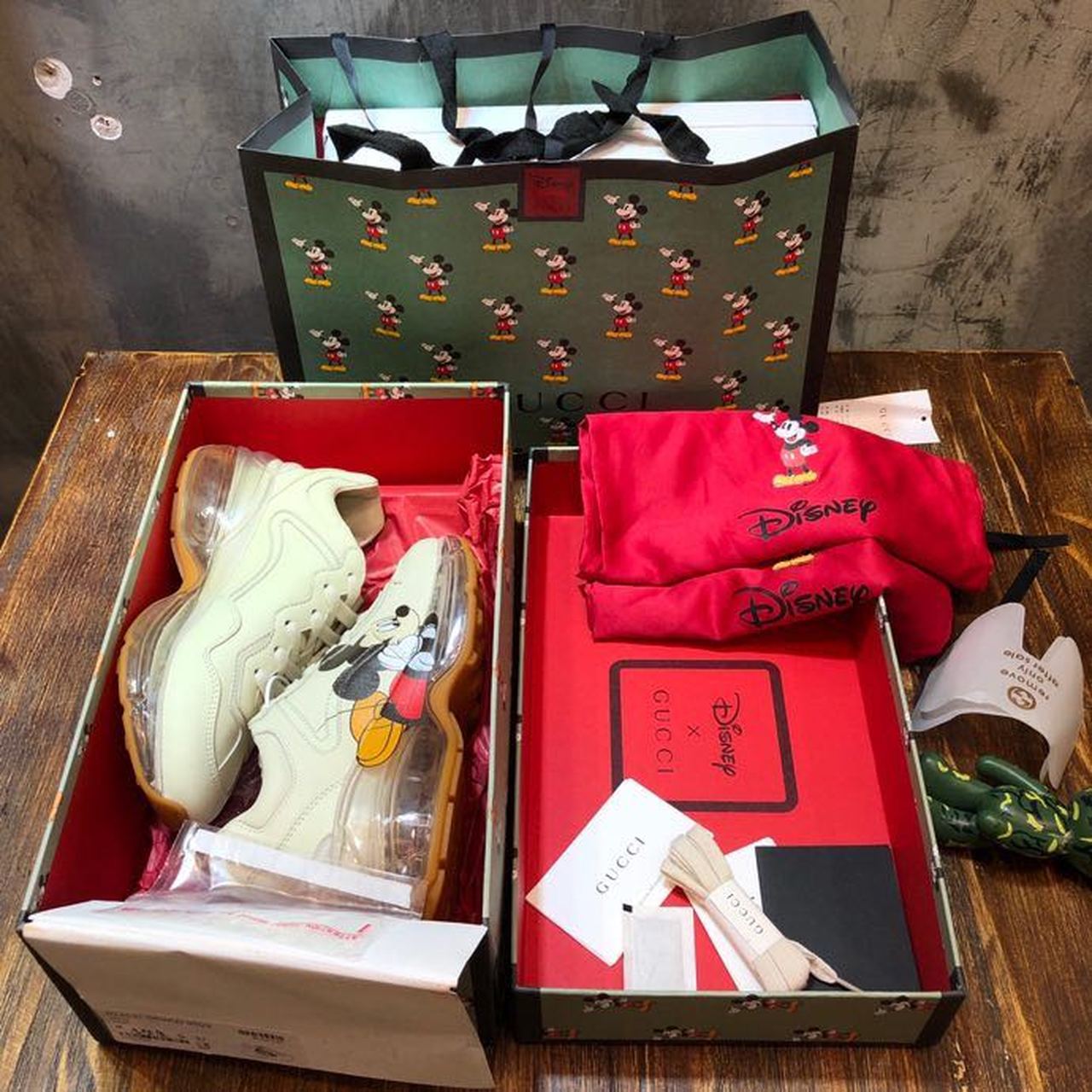 Gvc*1 x Disney Mickey Rhyton Dad Transparent Sole Sneakers White For Women GG