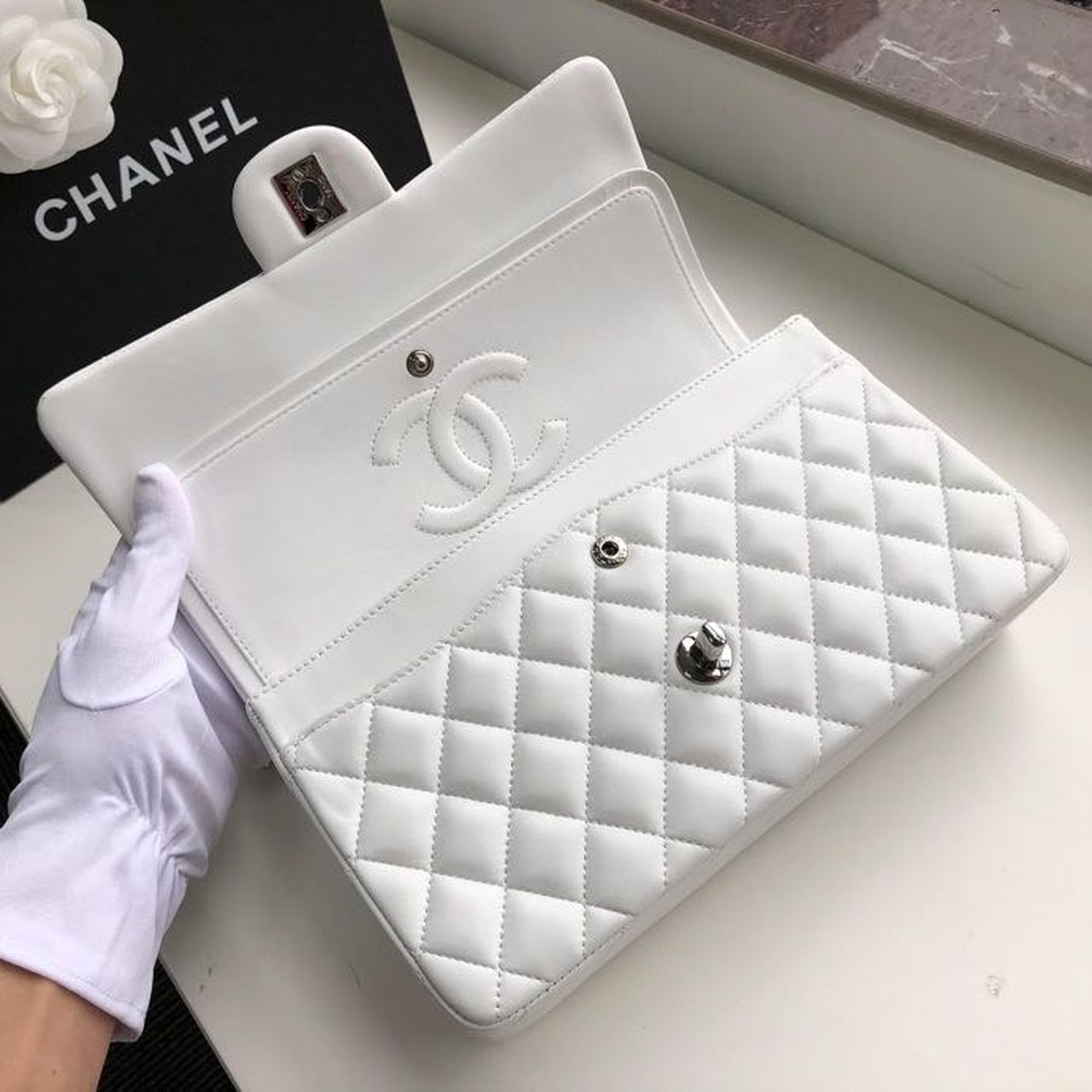Ch**el Classic HandBag White For Women 9.9in/25.5cm A01112