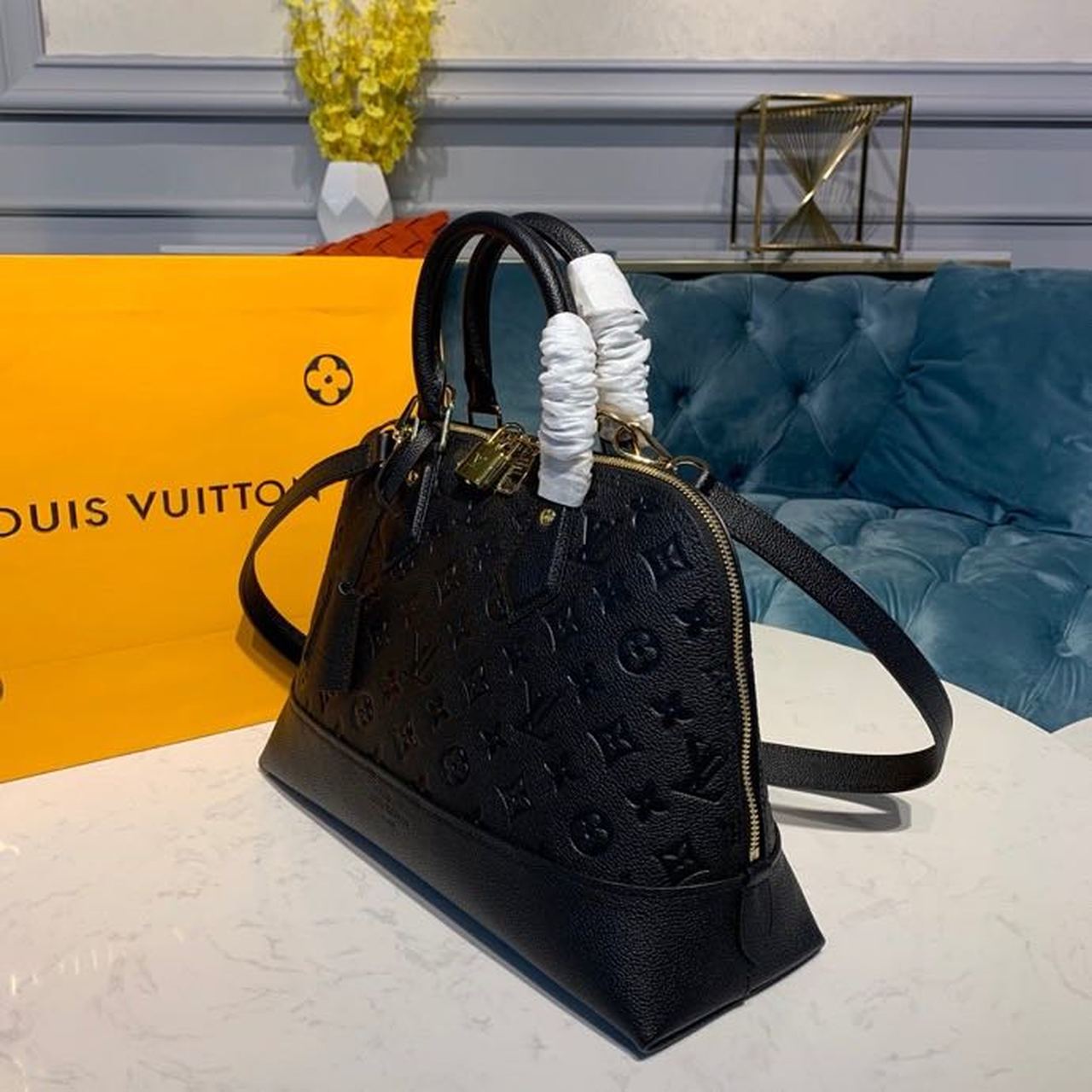 L0vis Vvtt0n Neo Alma Bag 32cm Monogram Empreinte Canvas Spring/Summer Collection M44832, Black