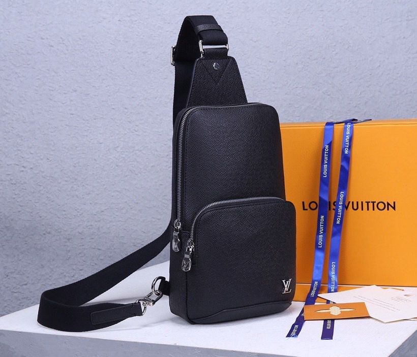 L0vis Vvtt0n Avenue Sling Bag Taiga Black For Men, Men’s Bags, Messenger And Crossbody Bags 12.2in/31cm LV M30443