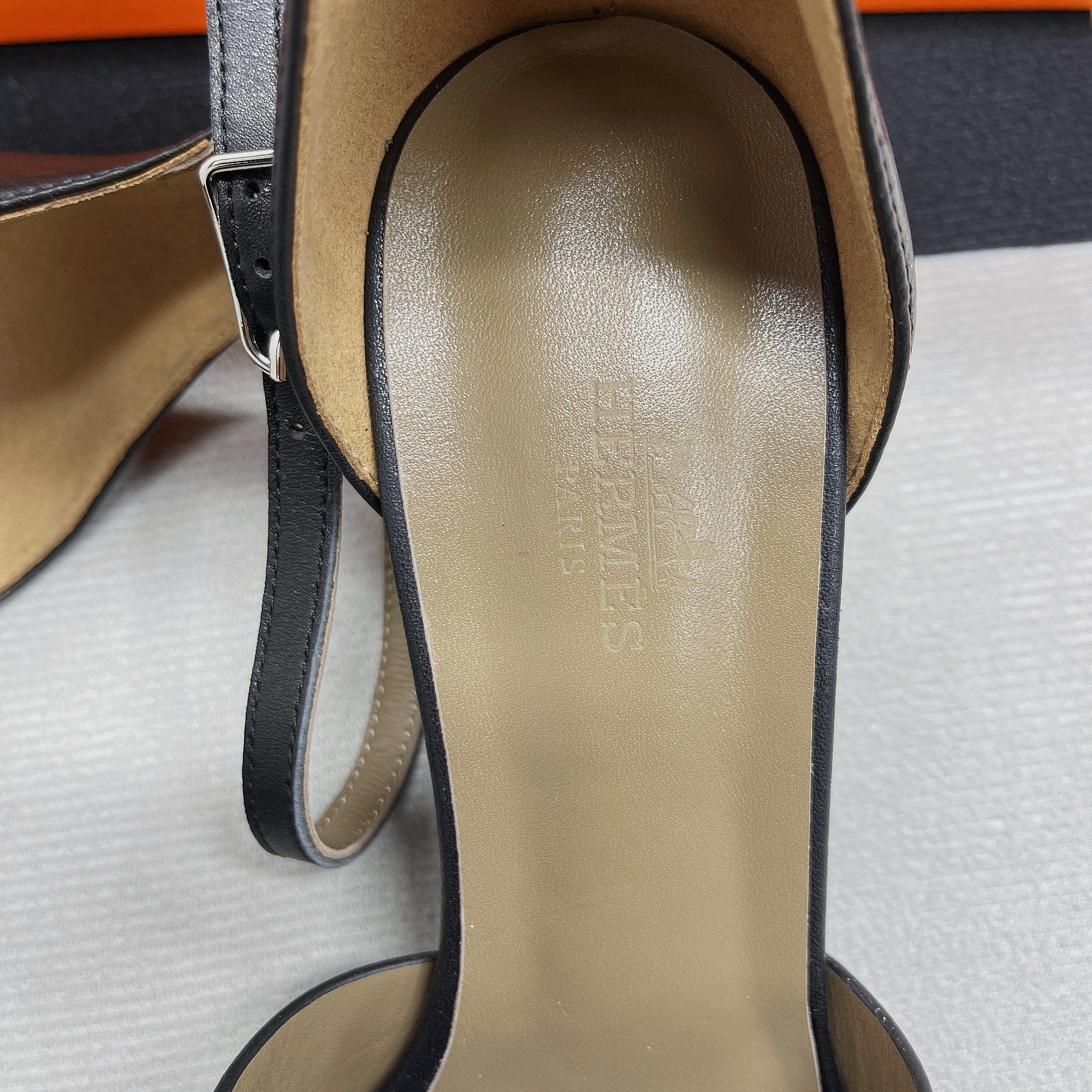 H**me5 Legend Sandals Calfskin Leather Spring/Summer Collection Noir