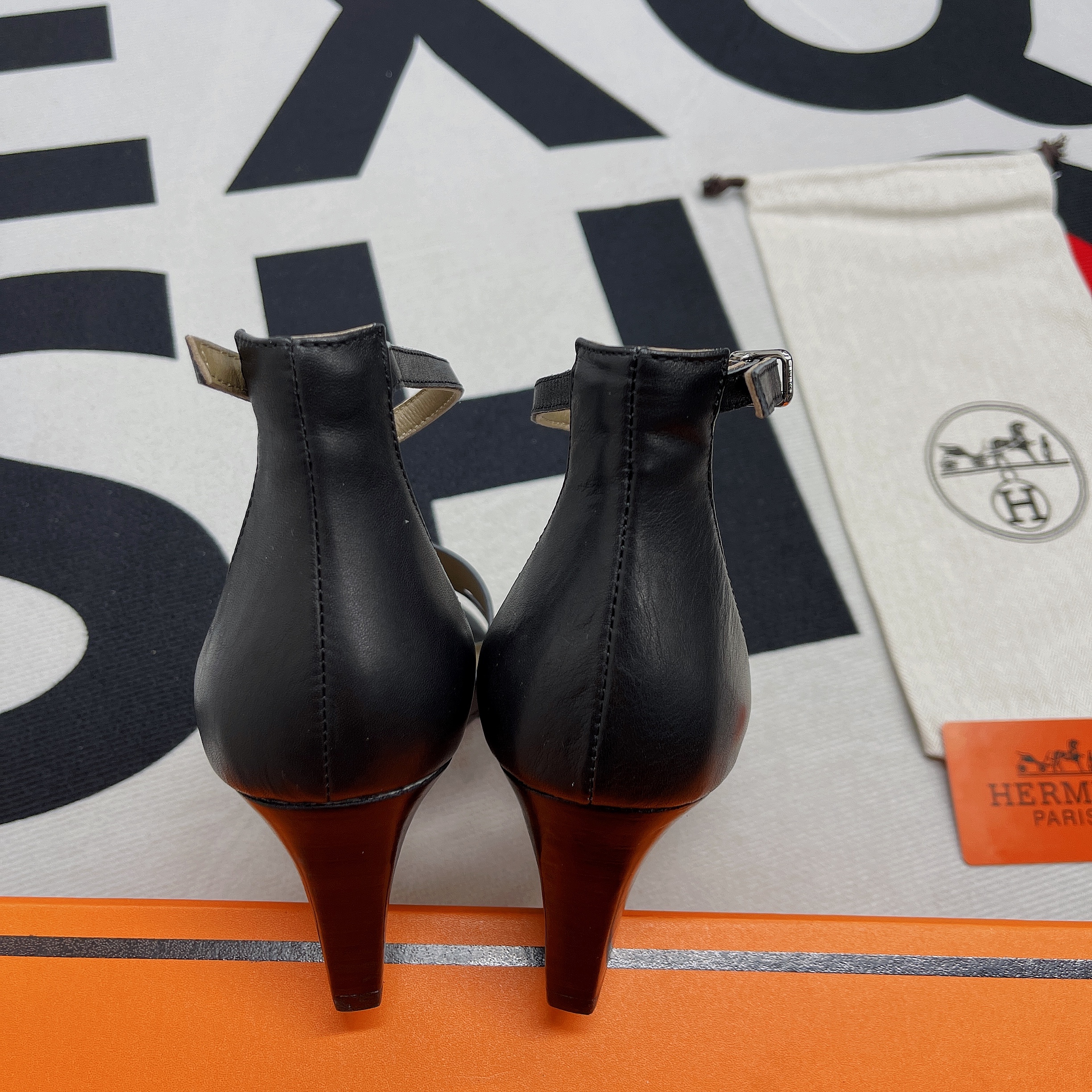 H**me5 Legend Sandals Calfskin Leather Spring/Summer Collection Noir