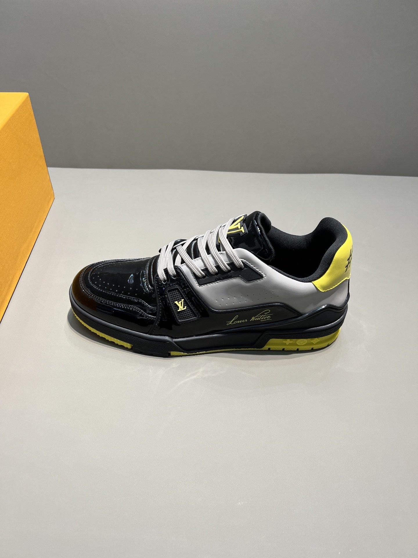 L0vis Vvtt0n Trainer Sneaker Patent Canvas Black Virgil Abloh For Men LV 1A9JTV