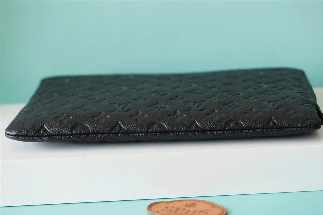 L0vis Vvtt0n MM Etui De Voyage Taurillon Monogram For Men, Men’s Wallet 13.4in/34cm LV