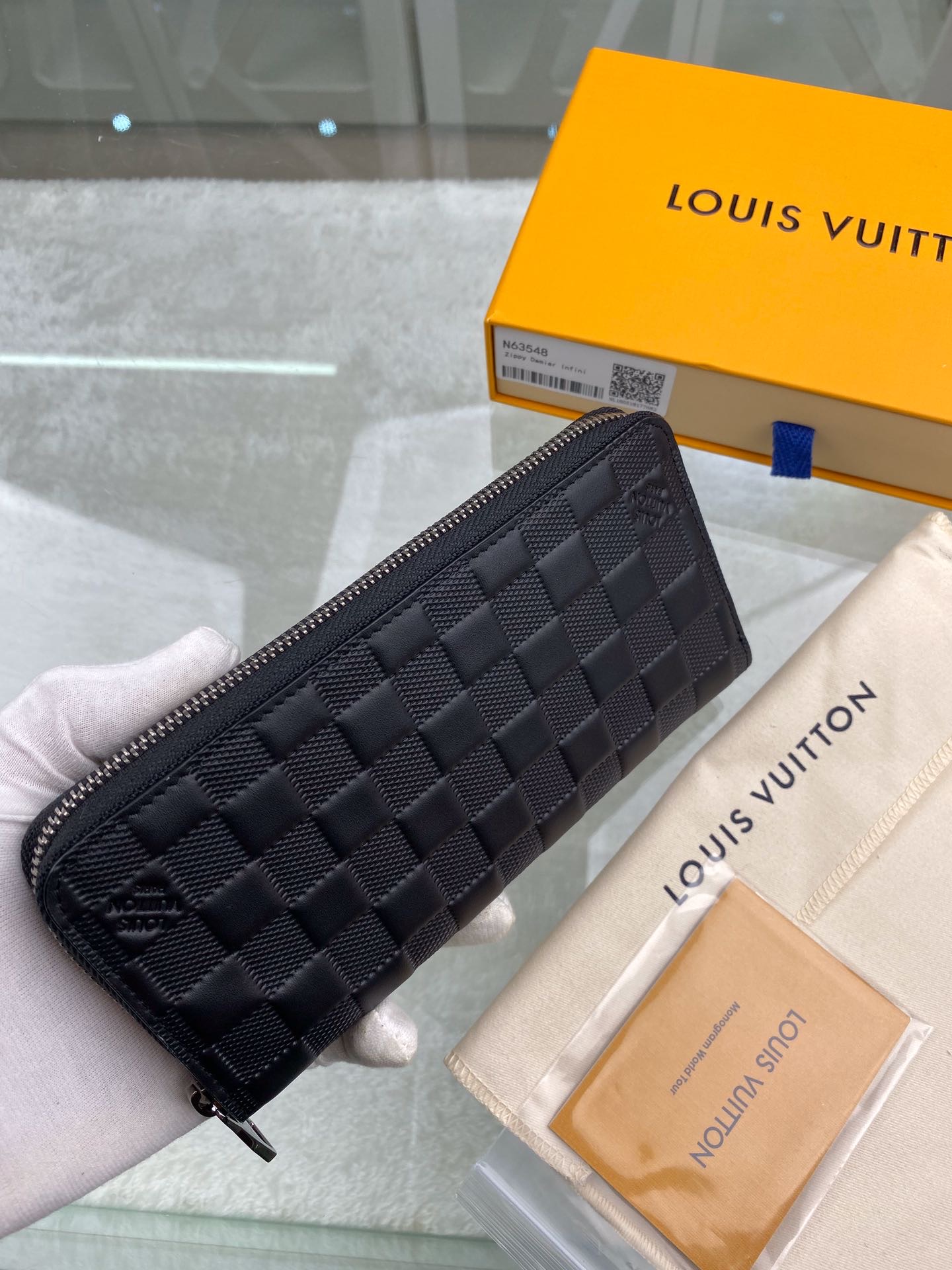 L0vis Vvtt0n Zippy Wallet Vertical Damier Infini For Men, Men’s Wallet 7.9in/20cm LV N63548