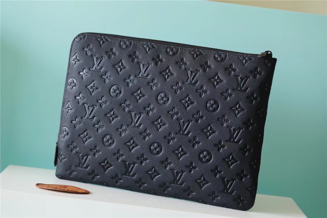 L0vis Vvtt0n MM Etui De Voyage Taurillon Monogram For Men, Men’s Wallet 13.4in/34cm LV