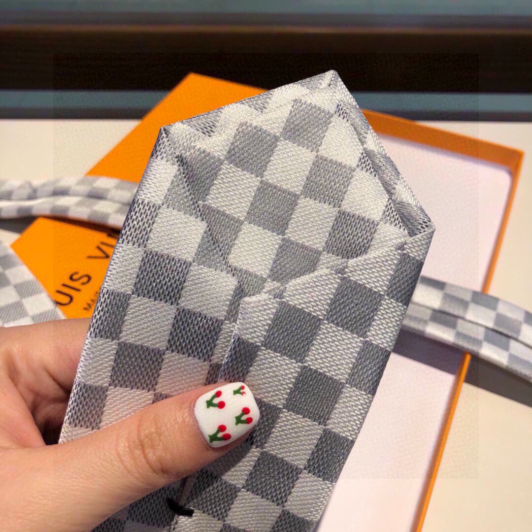 L0vis Vvtt0n Damier Classic Tie Grey LV Men Tie M71214