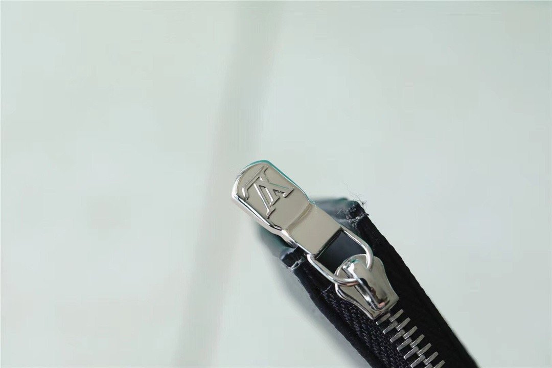 L0vis Vvtt0n Coin Card Holder Monogram Eclipse For Men, Men’s Wallet 5.7in/14.5cm LV M69533