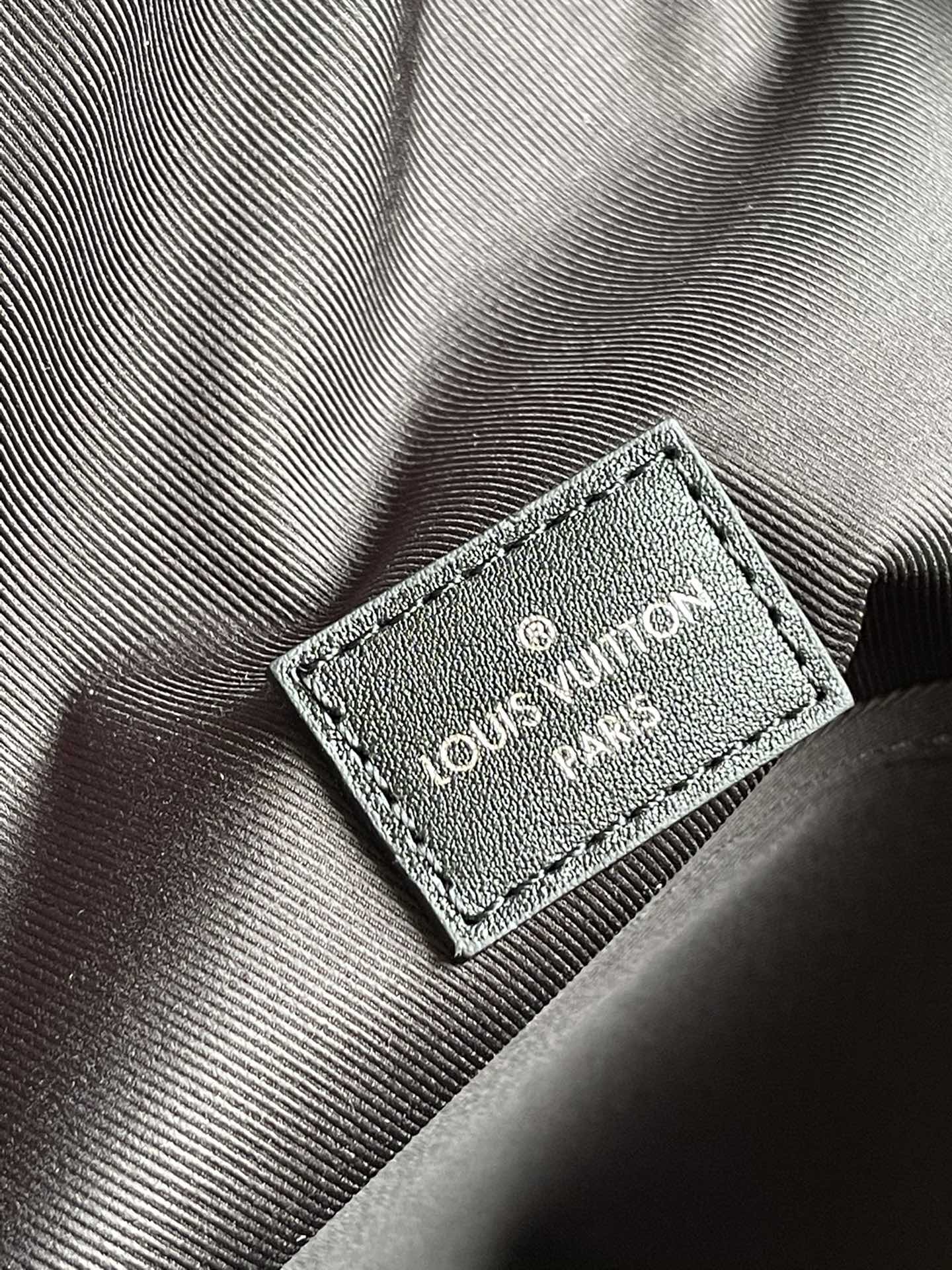 L0vis Vvtt0n Campus Backpack Damier Graphite 3D Canvas Grey For Men, Men’s Bags 39cm LV N50009