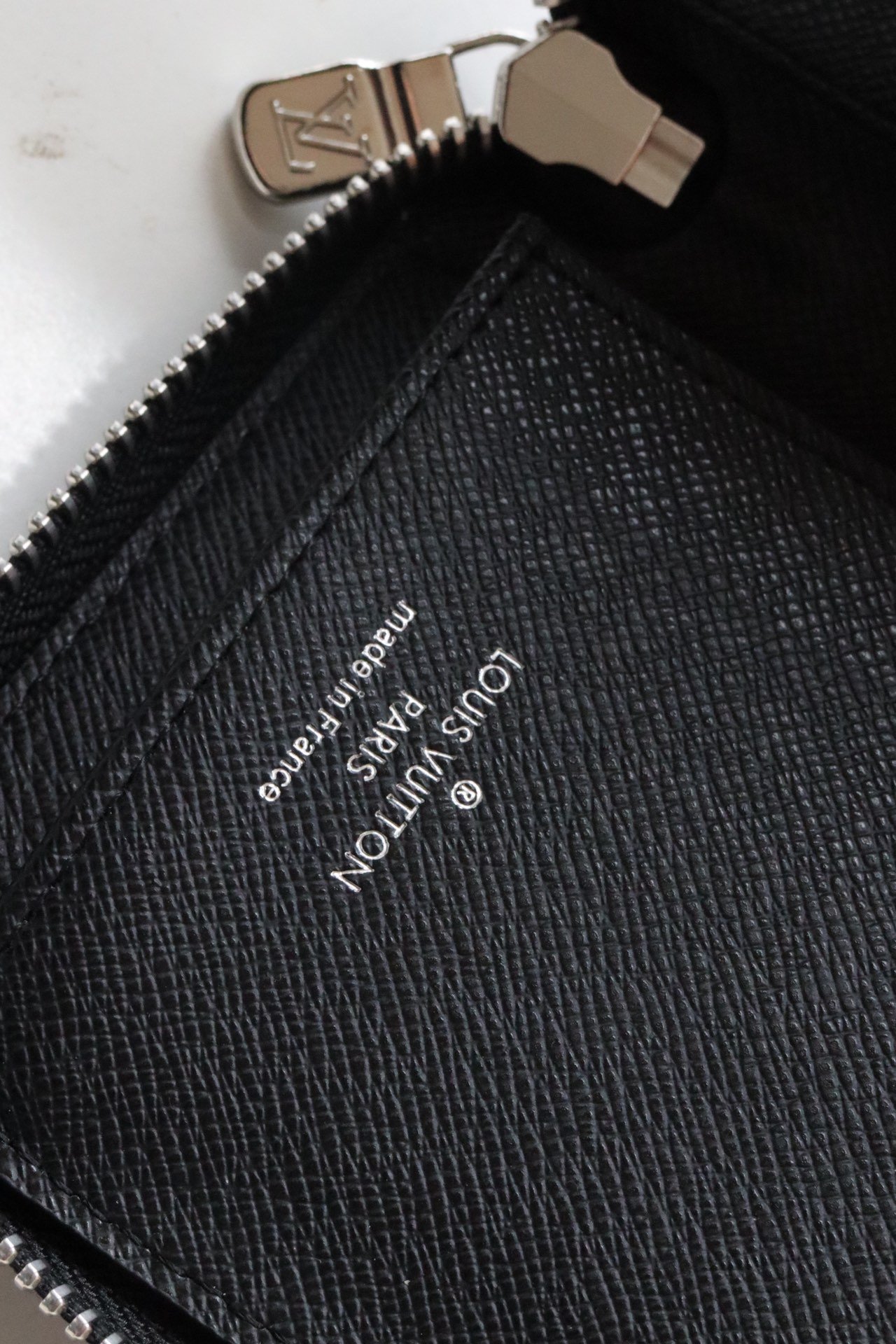 L0vis Vvtt0n Zippy Wallet Vertical Damier Graphite For Men, Men’s Wallet 7.9in/20cm LV