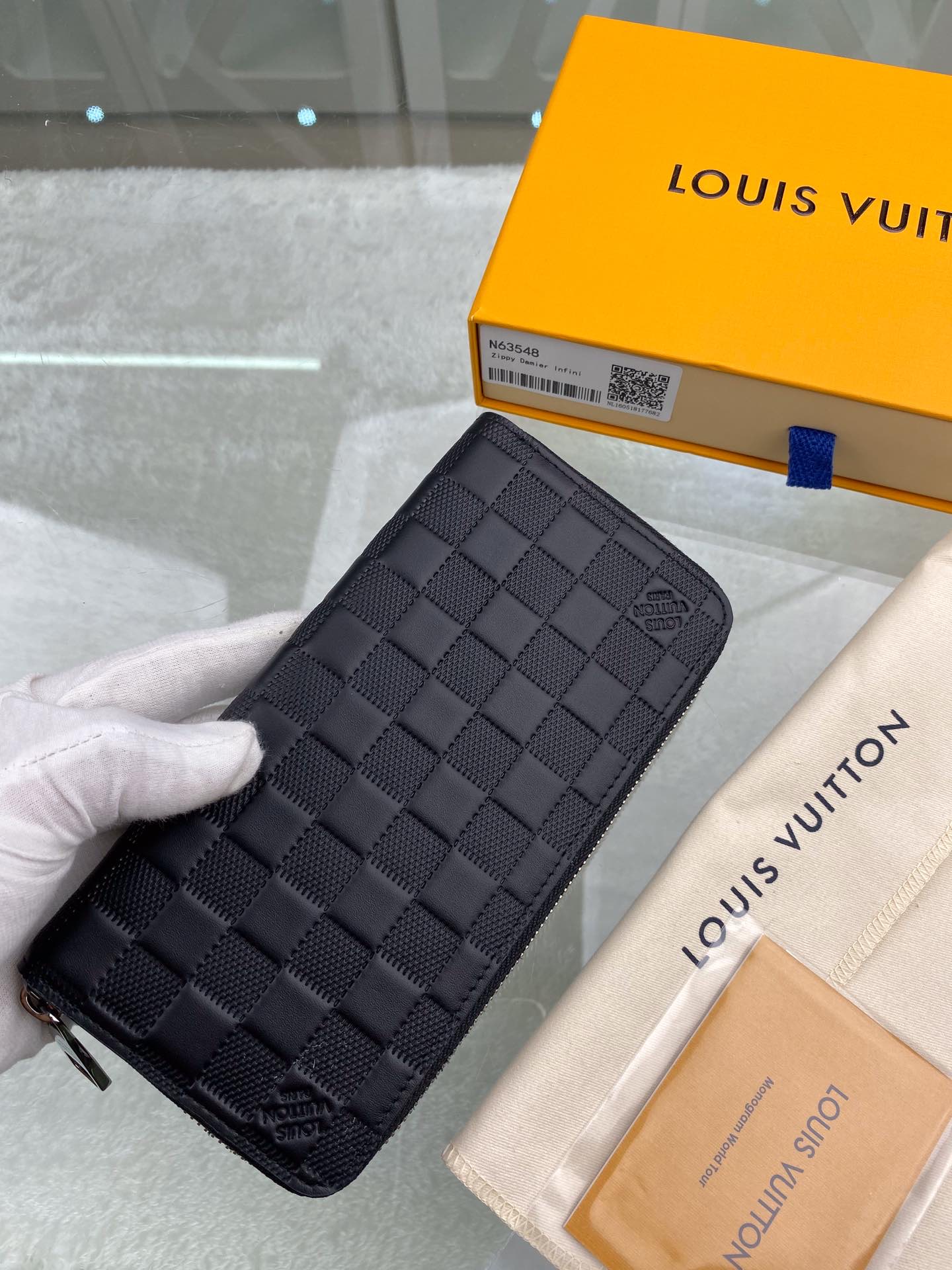 L0vis Vvtt0n Zippy Wallet Vertical Damier Infini For Men, Men’s Wallet 7.9in/20cm LV N63548