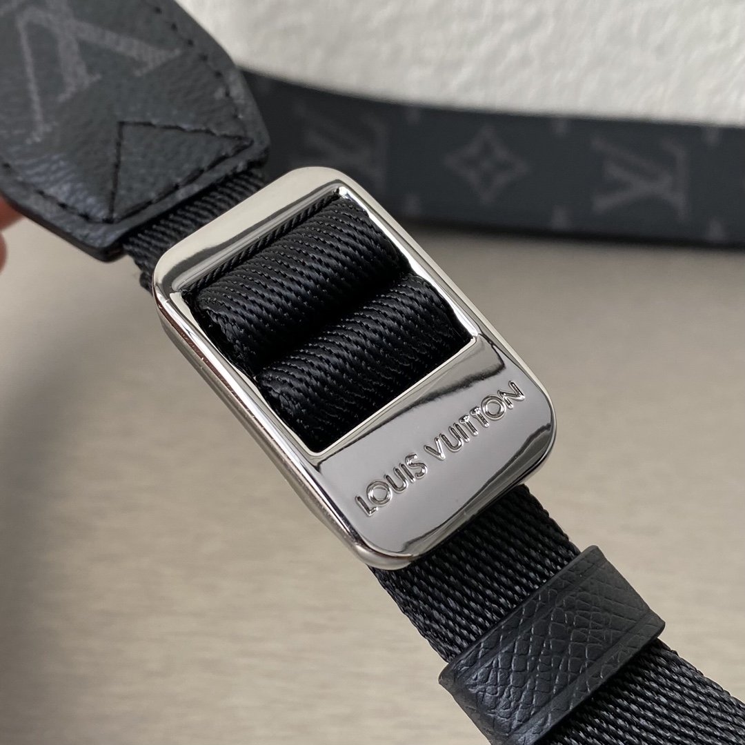 L0vis Vvtt0n Outdoor Slingbag Taigarama Noir Black For Men, Men’s Bags, Crossbody Bags 8.3in/21cm LV M30741