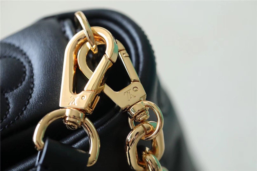 L0vis Vvtt0n Wallet On Strap Bubblegram Monogram In Wallets and Small Leather Goods For Women M81398 7.9in/20cm LV M81398