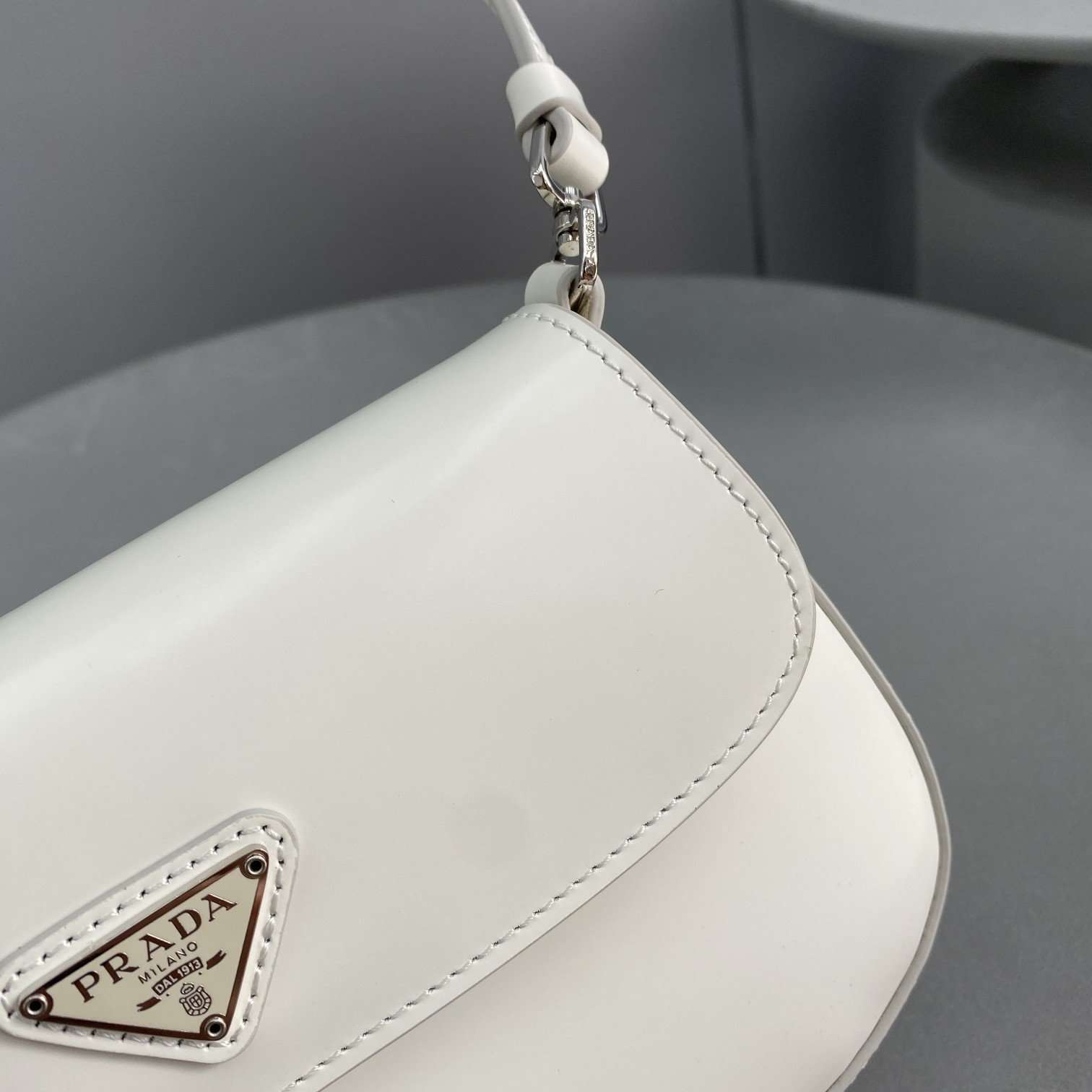 [True-to-ORIGINAL] Pra*a Cleo Brushed Shoulder Bag With Flap White For Women, Women’s Bags 8.6in/22cm 1BD311_ZO6_F0009_V_OOO