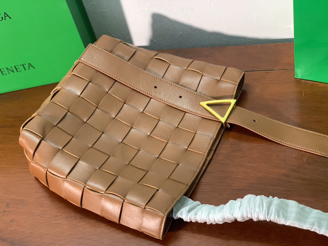 B0tt*ga Ven*ta Shoulder Bag Nappa Brown, For Women, Women’s Bags 12.9in/33cm