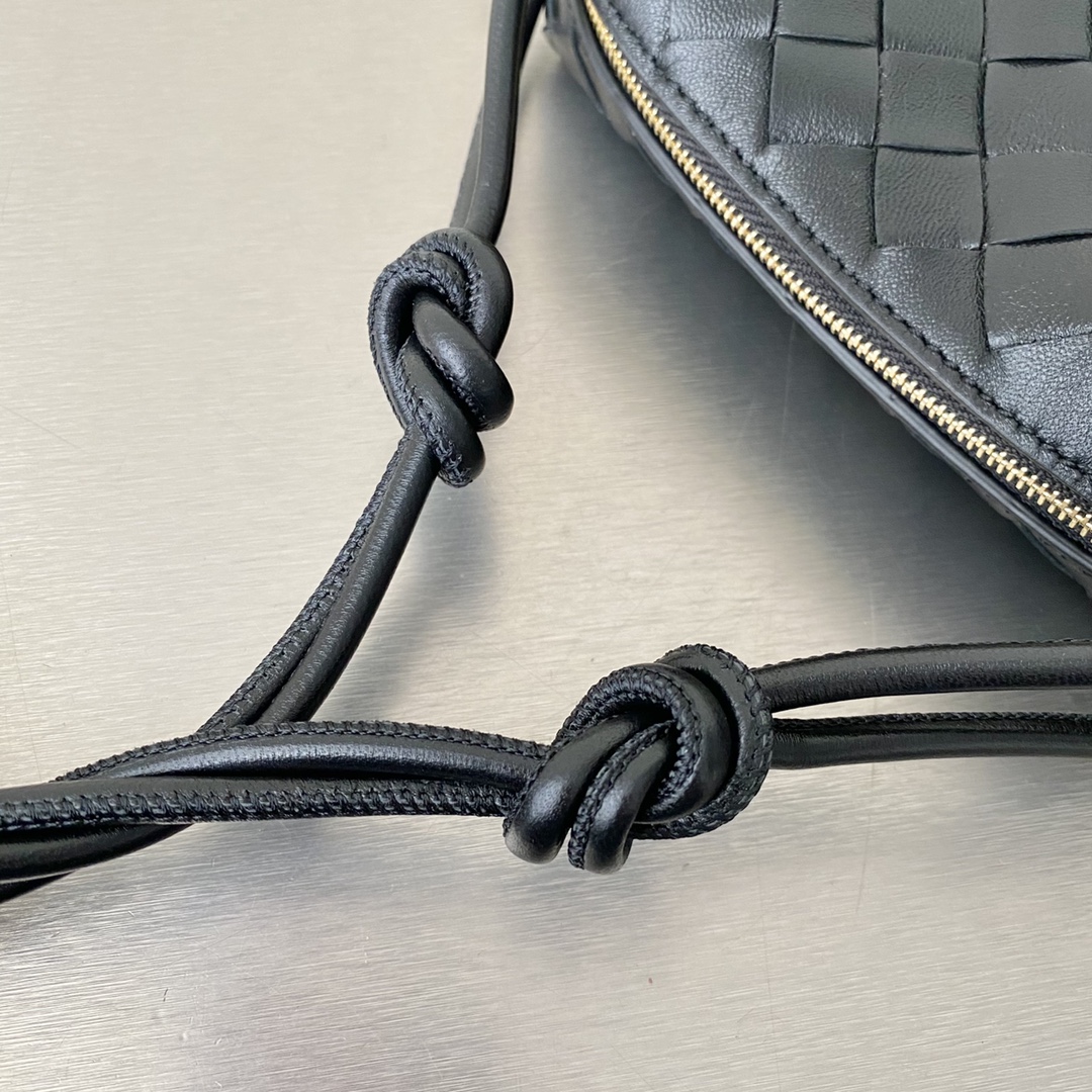 B0tt*ga Ven*ta Mini Loop Camera Bag Black, For Women, Women’s Bags 6.7in/17cm 680254V1G118425