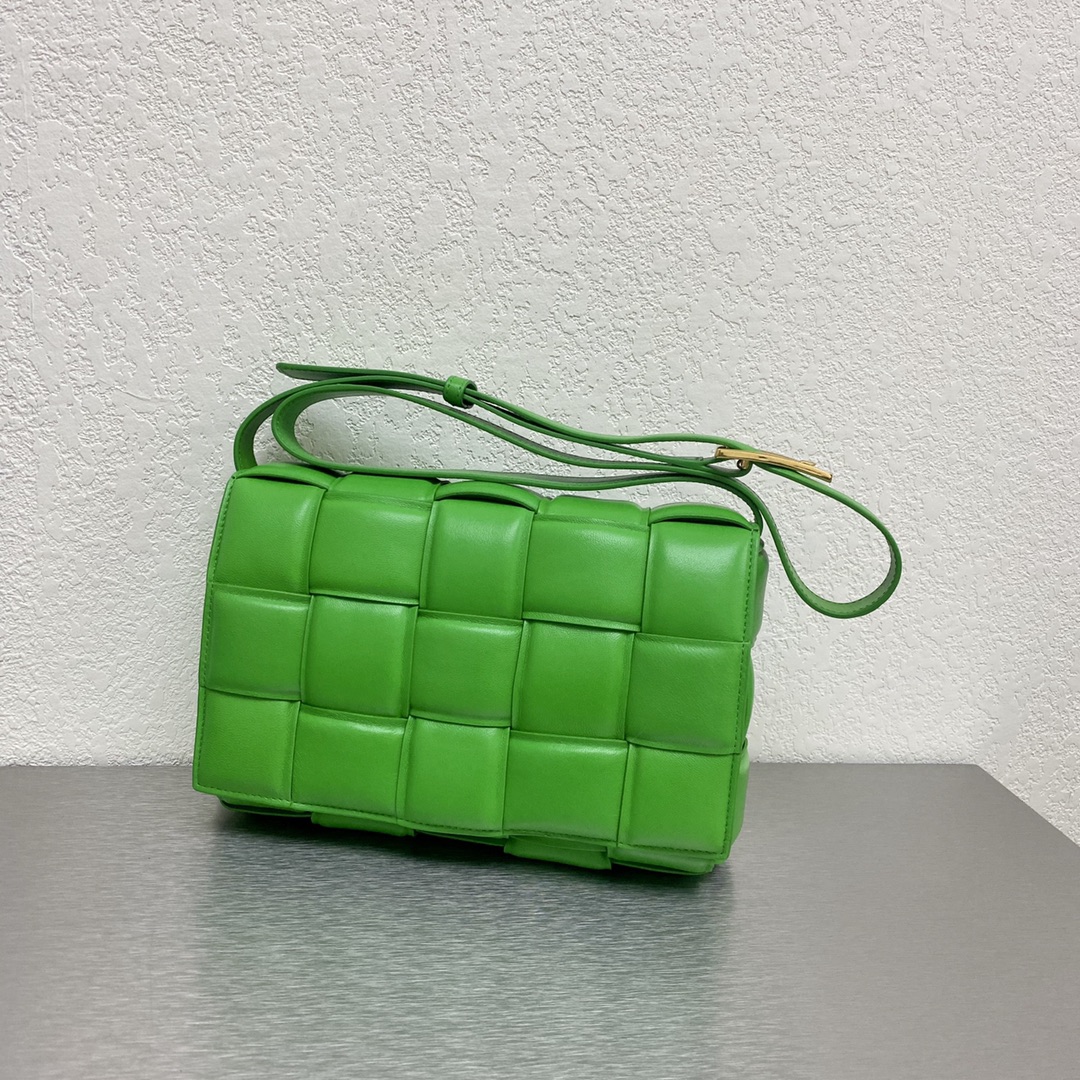 B0tt*ga Ven*ta Padded Cassette Green, For Women, Women’s Bags 10.2in/26cm 591970VCQR13724