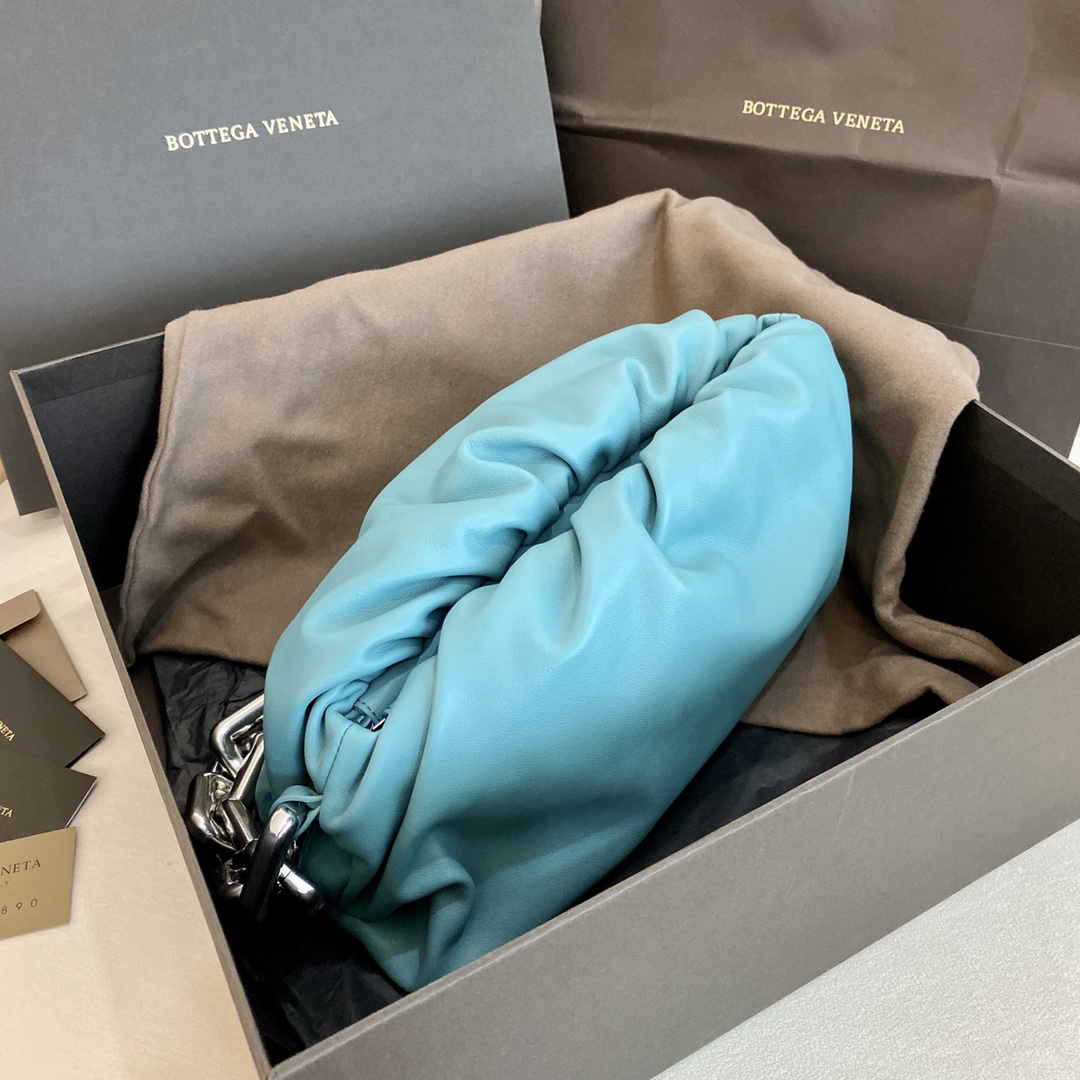 B0tt*ga Ven*ta Chain Pouch Red, For Women, Women’s Bags 12.2in/31cm