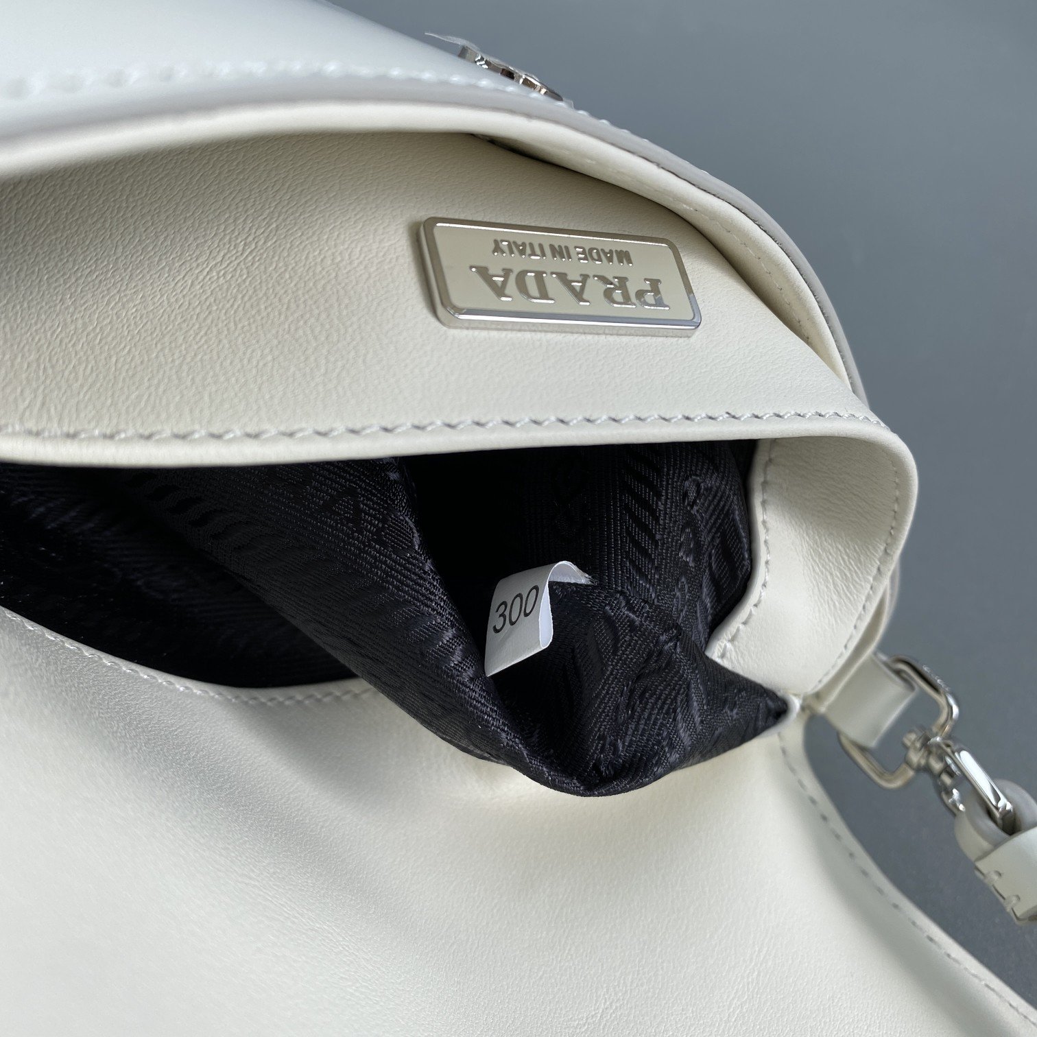 [True-to-ORIGINAL] Pra*a Cleo Brushed Shoulder Bag With Flap White For Women, Women’s Bags 8.6in/22cm 1BD311_ZO6_F0009_V_OOO