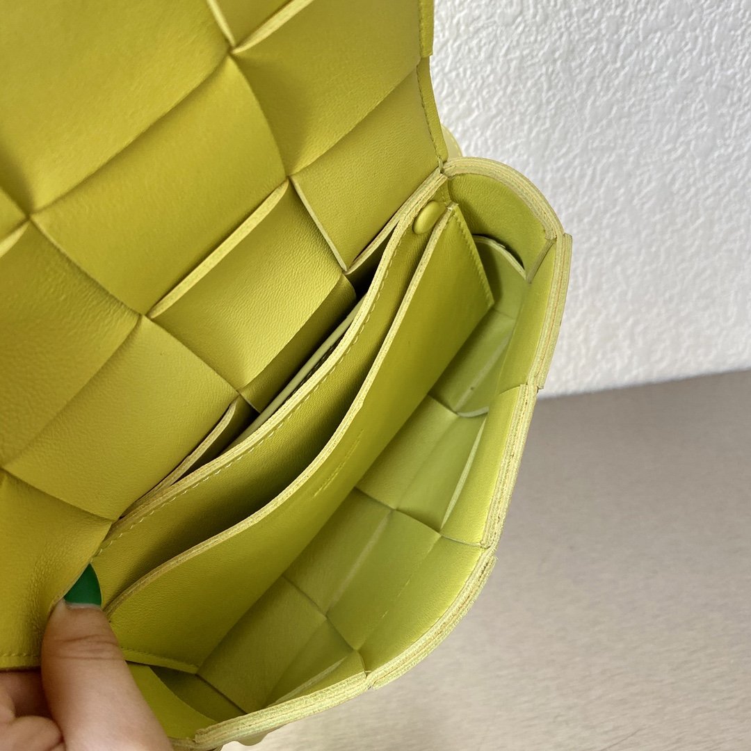 B0tt*ga Ven*ta Belt Cassette Acid Kiwi, For Women, Women’s Bags 7in/18cm 668572VMAY17301