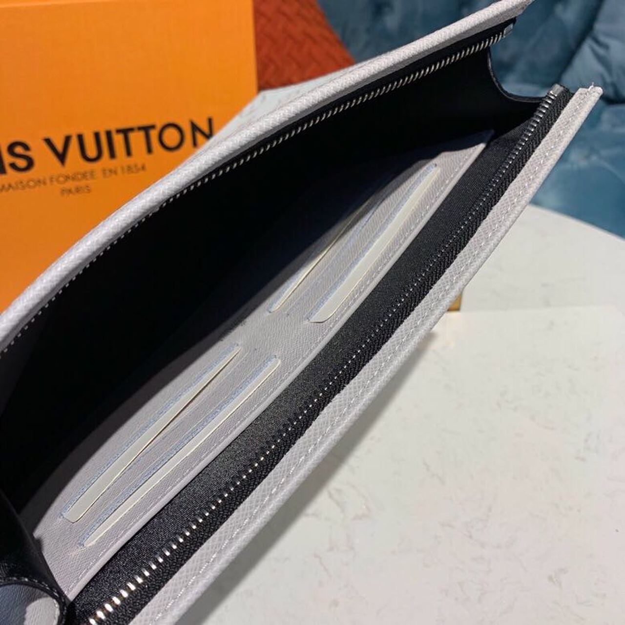 L0vis Vvtt0n Pochette Voyage MM Monogram Eclipse Canvas Silver For Men, Men’s Bags, Travel Bags 10.6in/27cm LV