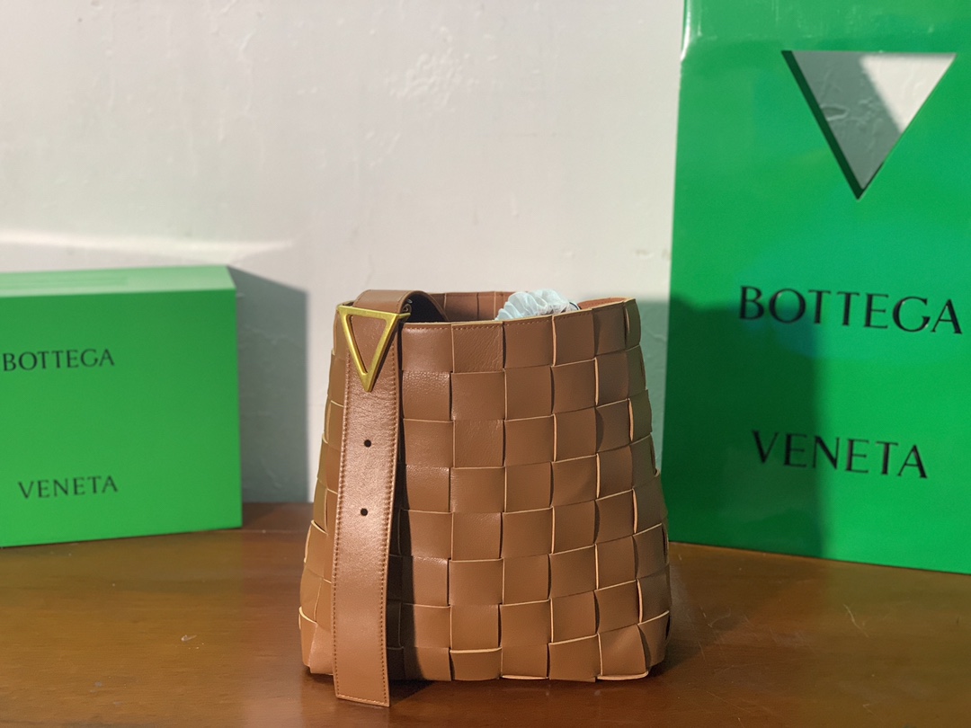 B0tt*ga Ven*ta Shoulder Bag Nappa Brown, For Women, Women’s Bags 12.9in/33cm