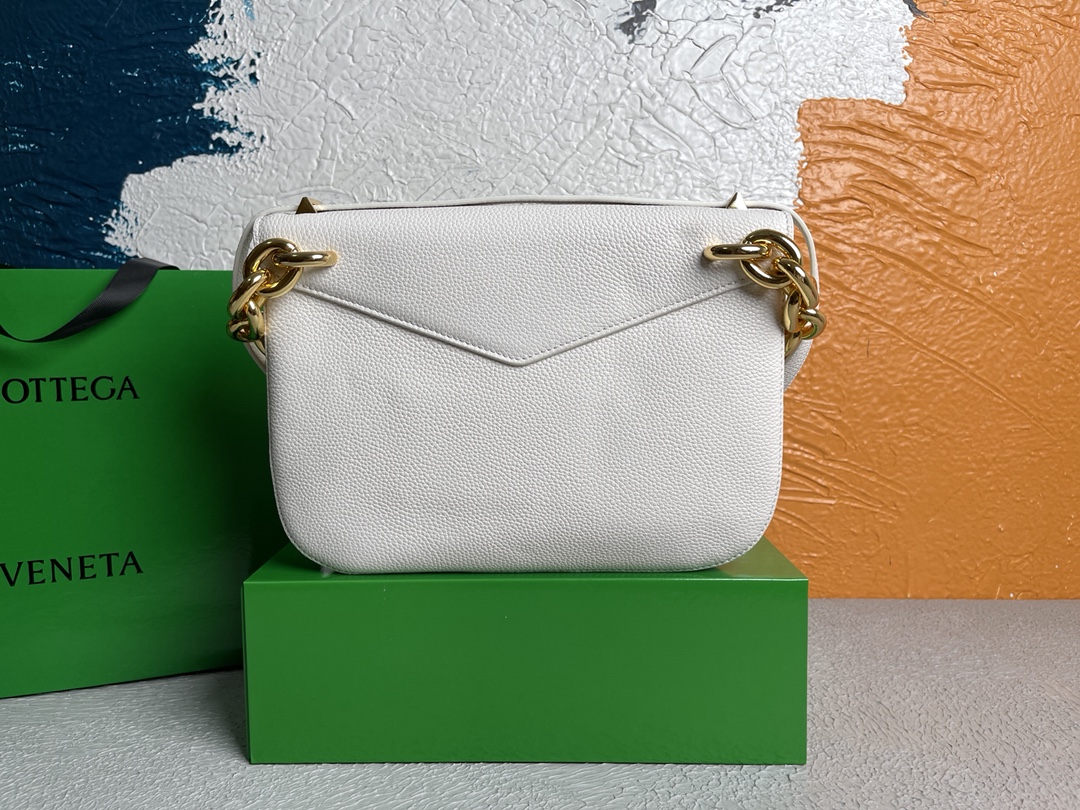 B0tt*ga Ven*ta Mount White, For Women, Women’s Bags 10.6in/27cm