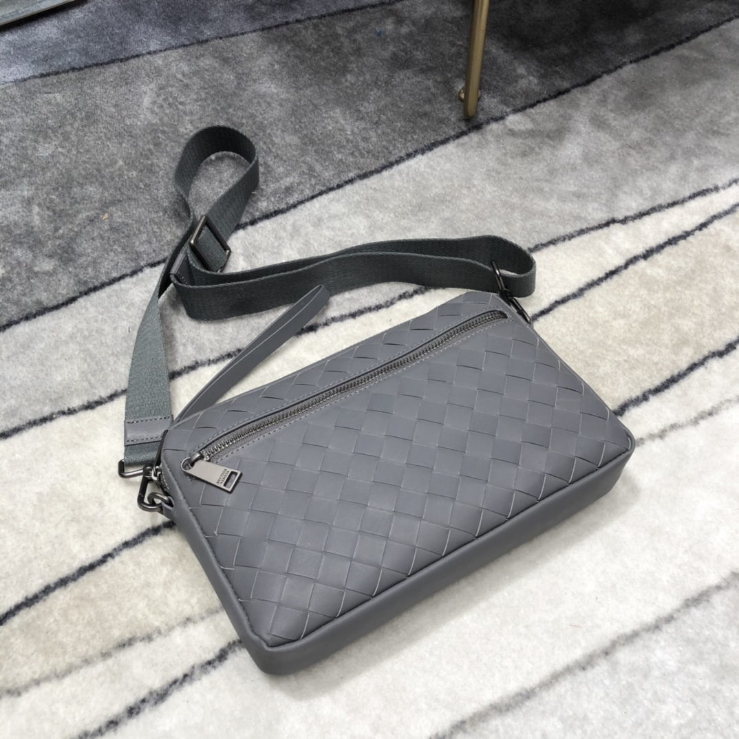 B0tt*ga Ven*ta Classic Intrecciato Gray, For Women, Women’s Bags 9.6in/24.5cm