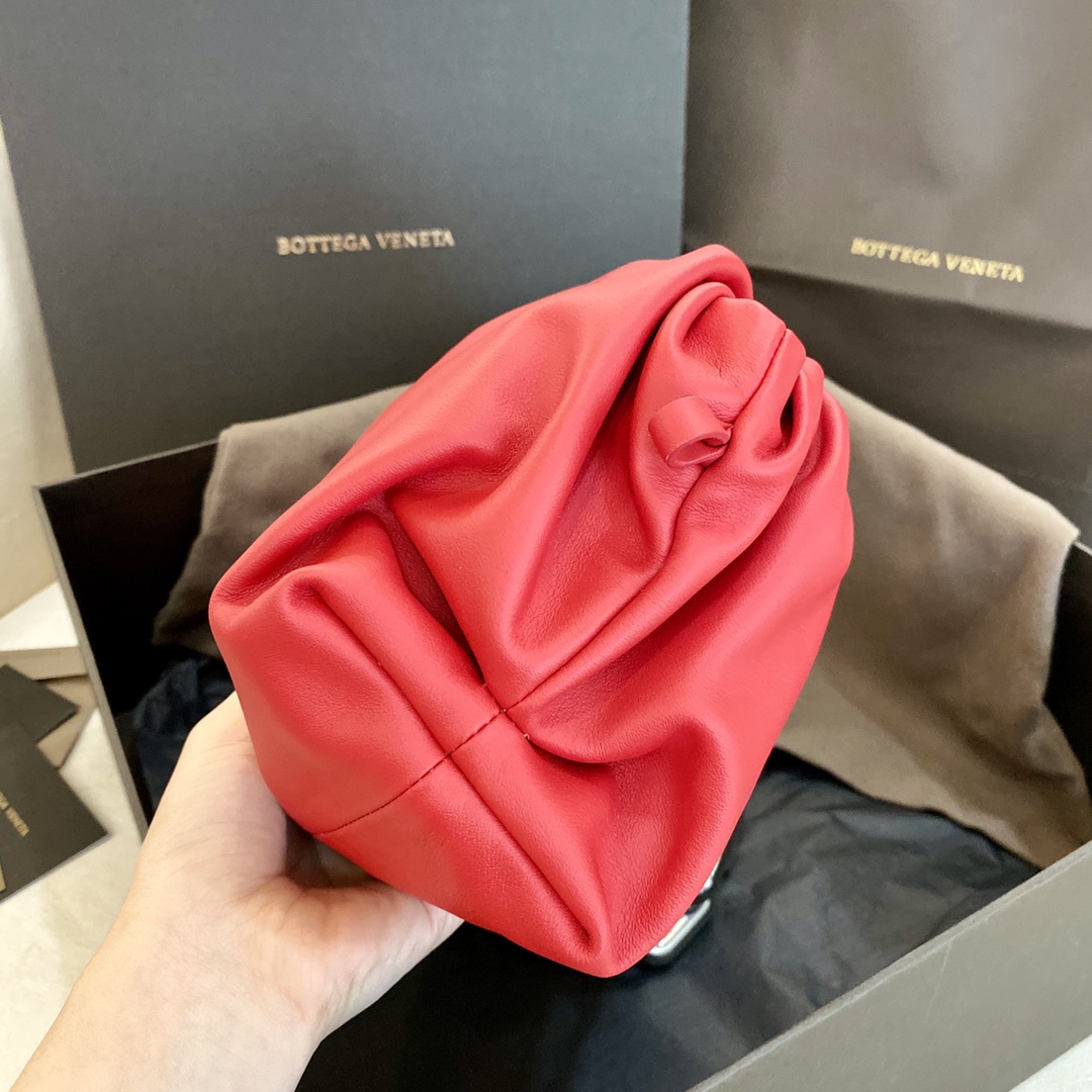 B0tt*ga Ven*ta Chain Pouch Red, For Women, Women’s Bags 12.2in/31cm