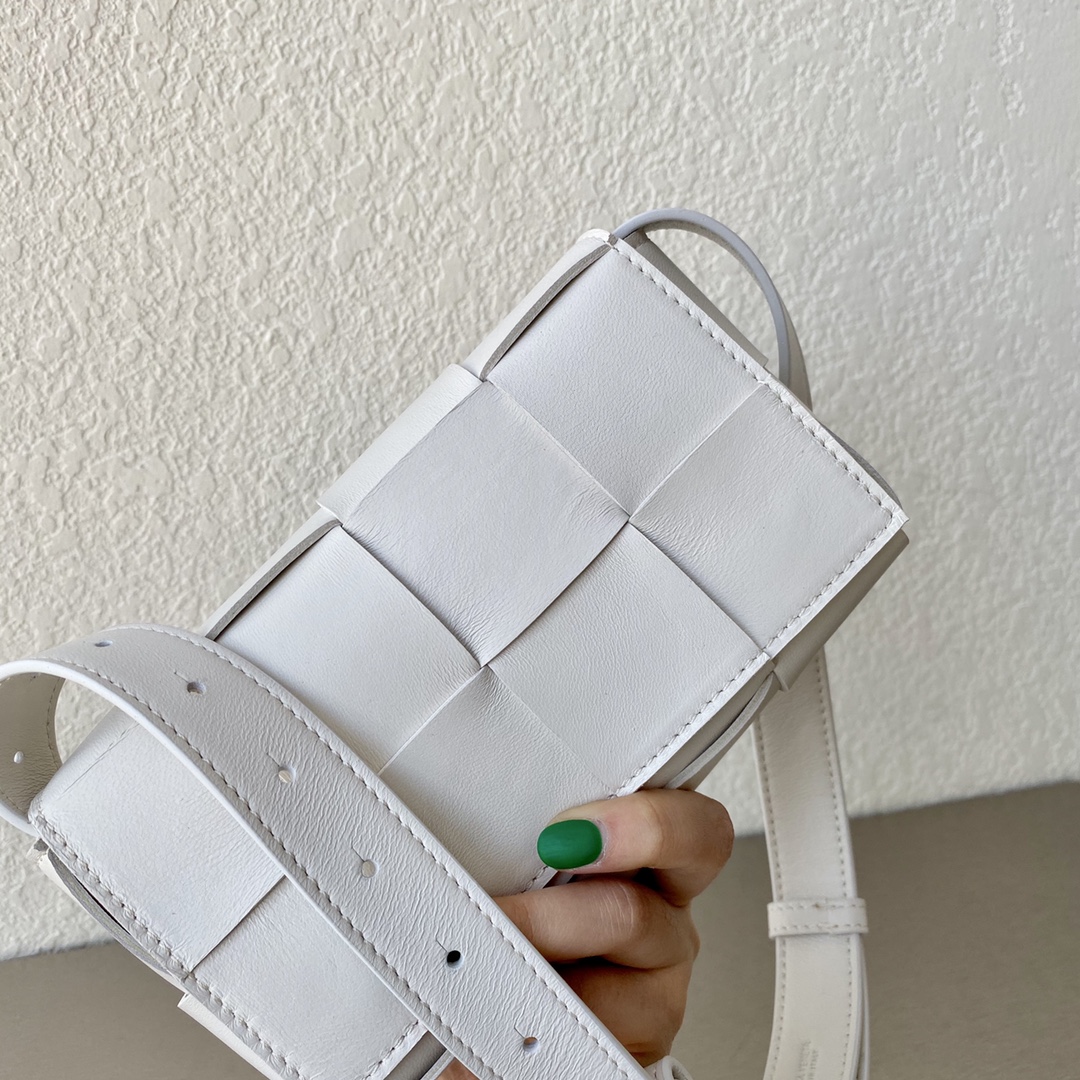 B0tt*ga Ven*ta Belt Cassette White, For Women, Women’s Bags 7in/18cm 668572VMAY19009