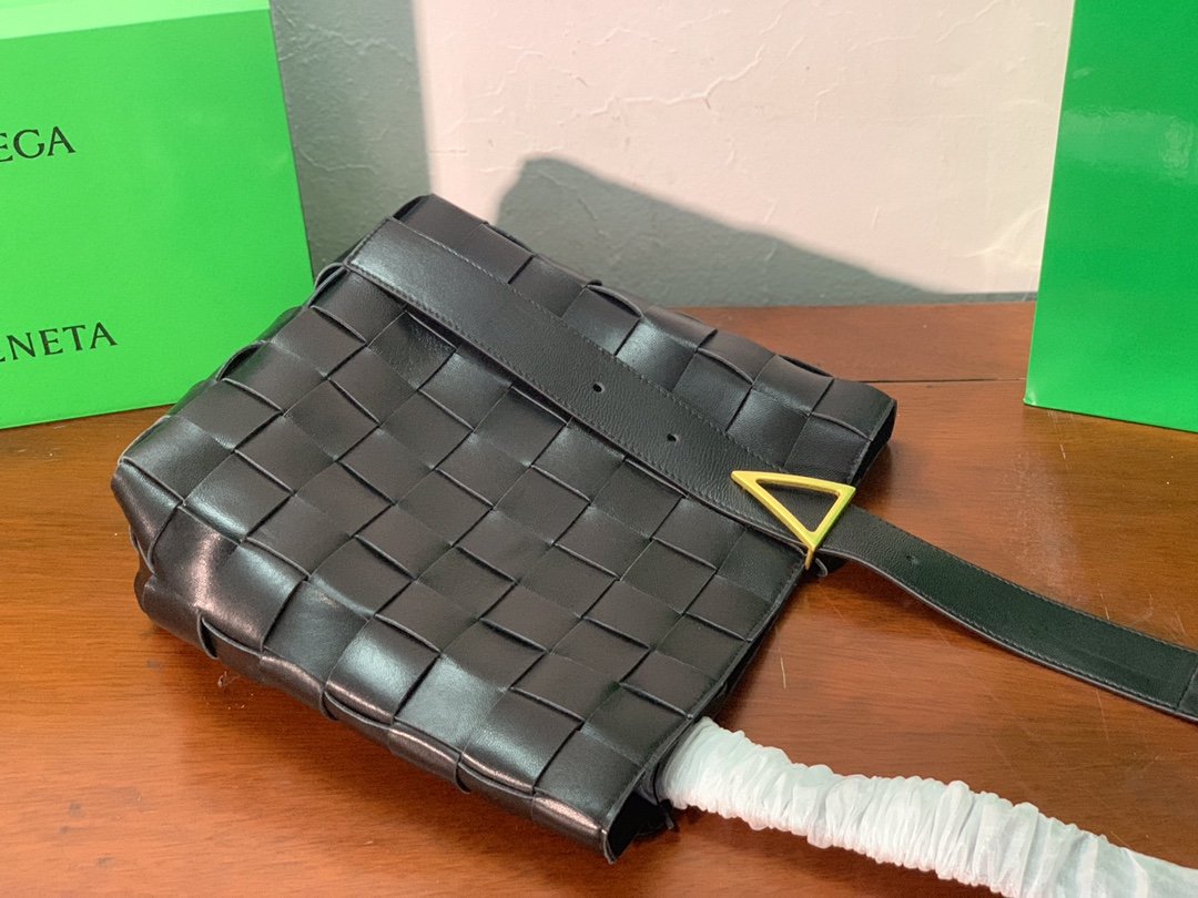 B0tt*ga Ven*ta Shoulder Bag Nappa Black, For Women, Women’s Bags 12.9in/33cm