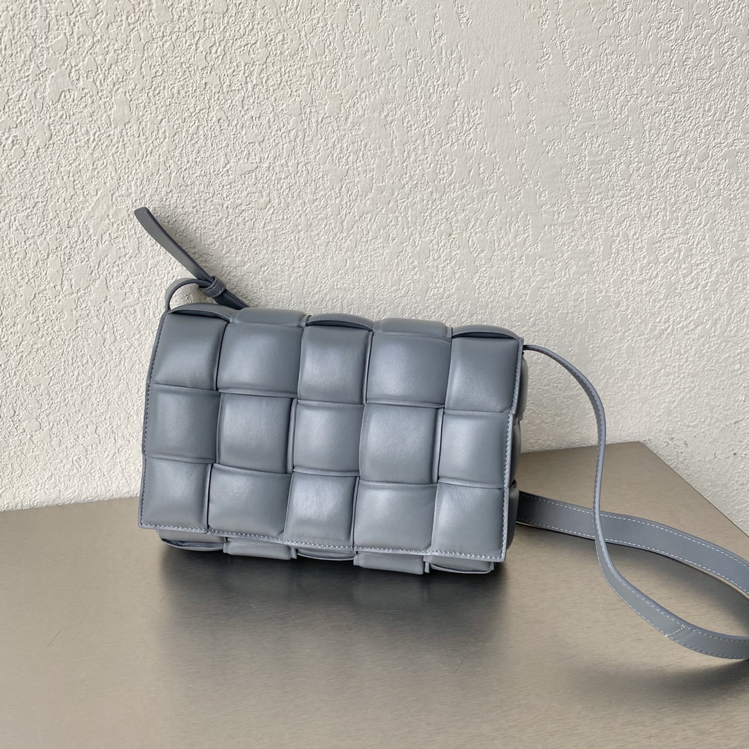 B0tt*ga Ven*ta Padded Cassette Gray, For Women, Women’s Bags 10.2in/26cm 591970VCQR11233