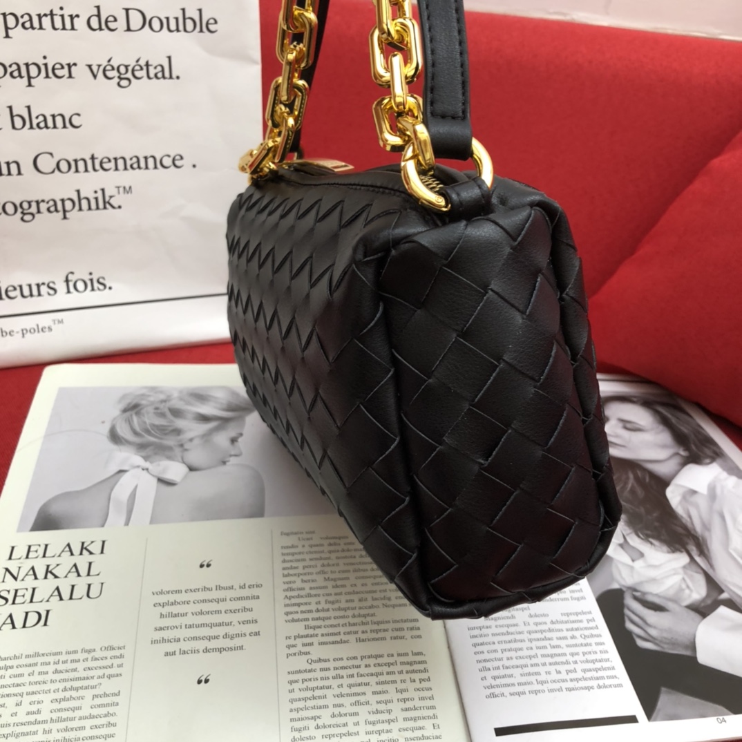 B0tt*ga Ven*ta Crossbody Bag Black, For Women, Women’s Bags 9.4in/24cm