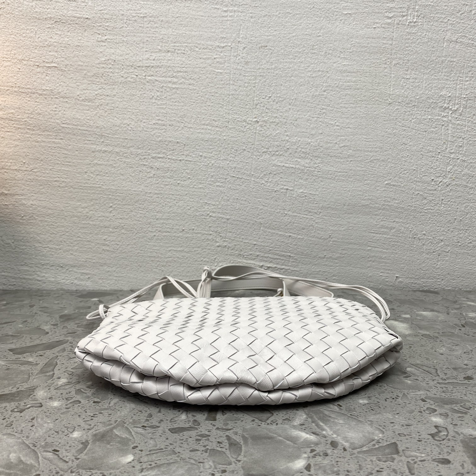 B0tt*ga Ven*ta Shoulder Bag White, For Women, Women’s Bags 10.2in/26cm 651811V08Z19143