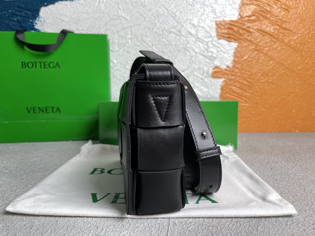 [True-to-ORIGINAL] B0tt*ga Ven*ta Cassette Black For Women 9.1in/23cm 578004VMAY11229