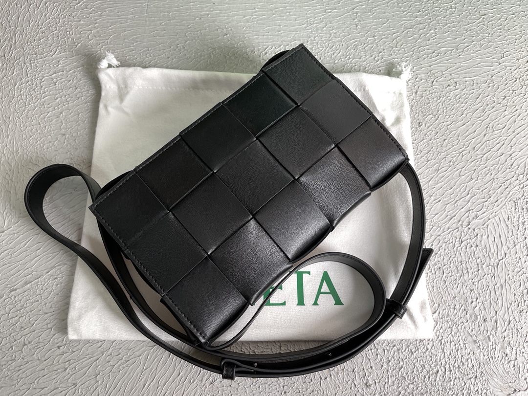 [True-to-ORIGINAL] B0tt*ga Ven*ta Cassette Black For Women 9.1in/23cm 578004VMAY11229