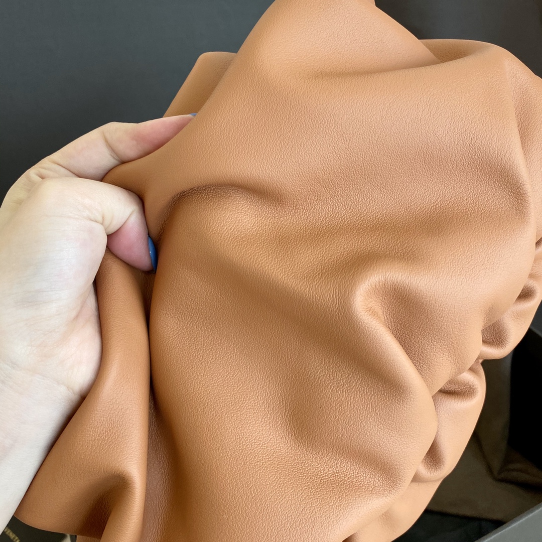 B0tt*ga Ven*ta Chain Pouch Light Orange, For Women, Women’s Bags 12.2in/31cm