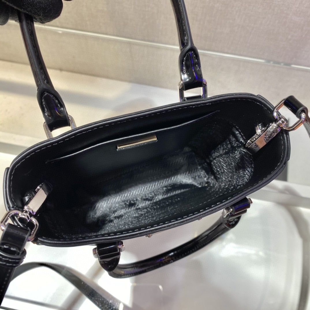 Pra*a Small Brushed Tote Black For Women, Women’s Bags 6.9in/18cm 1BA331_ZO6_F0002_V_OOO