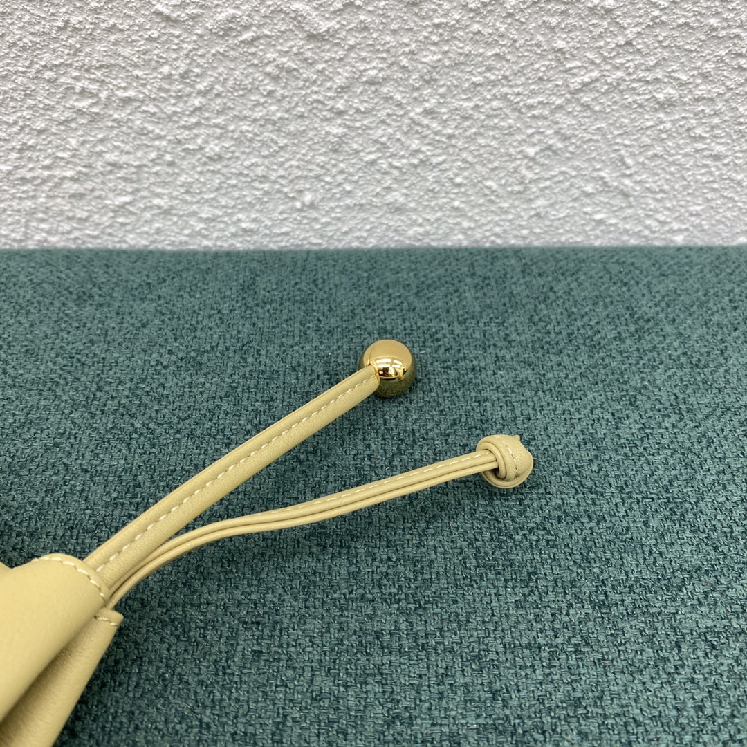 B0tt*ga Ven*ta Medium Pouch Beige, For Women, Women’s Bags 15.7in/40cm