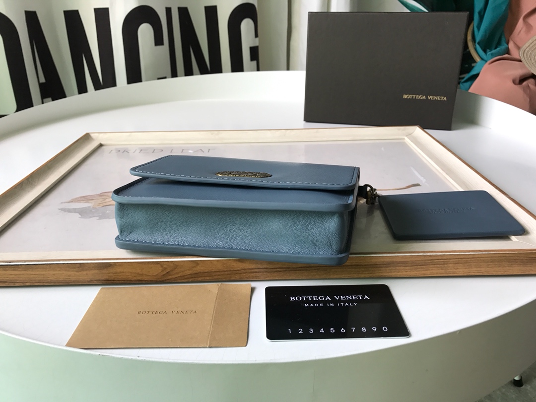 B0tt*ga Ven*ta Crossbody Blue, For Women, Women’s Bags 6.9in/17.5cm