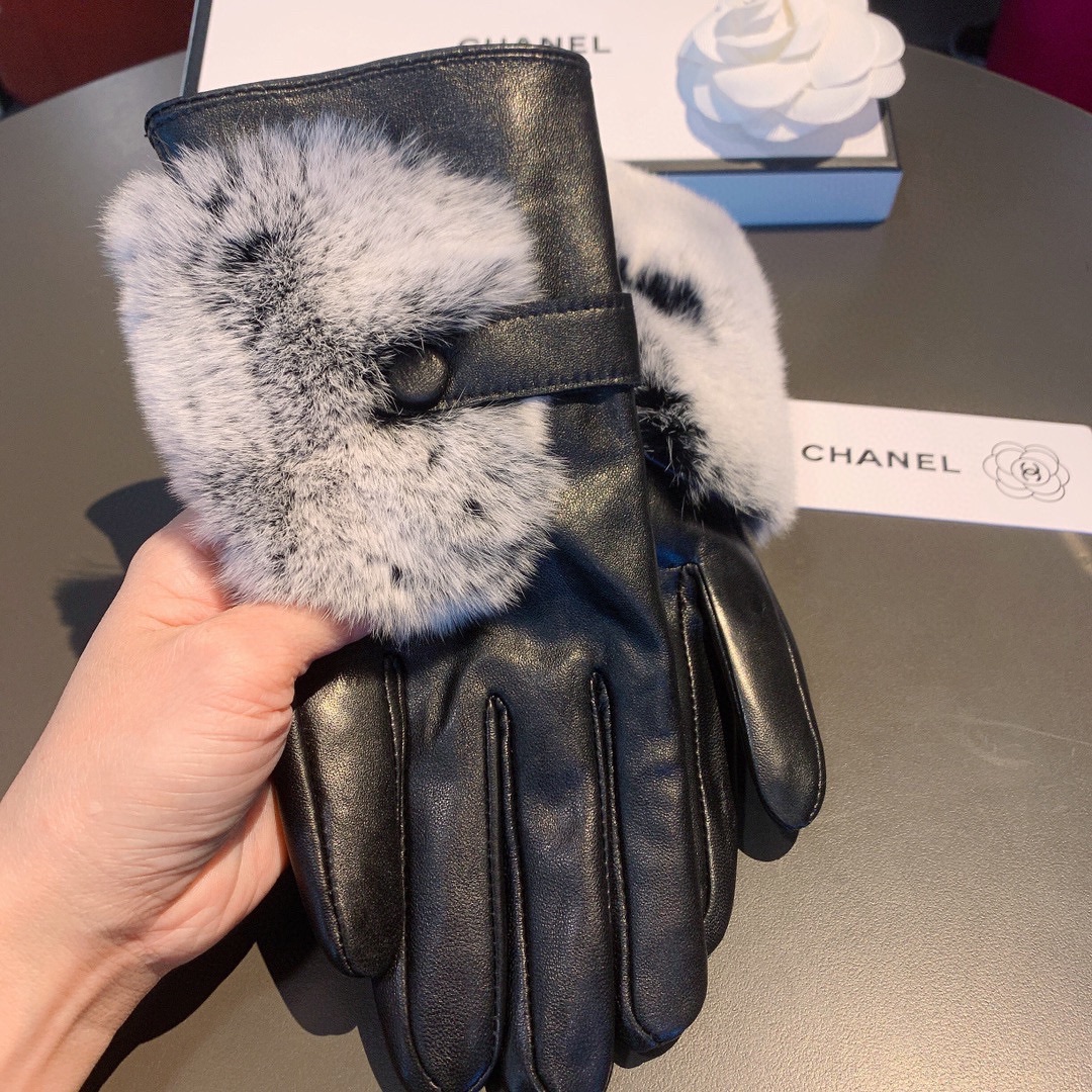 Ch**el Gloves In Black