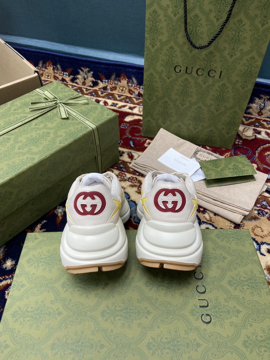 Gvc*1 Men’s Rhyton Sneaker With Stars White For Men 660938 2SH10 9560