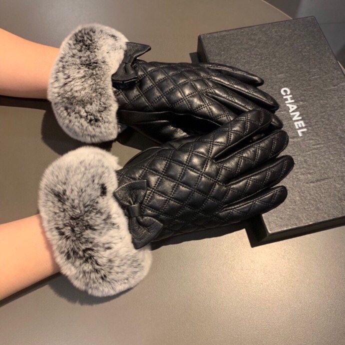 Ch**el Gloves In Black