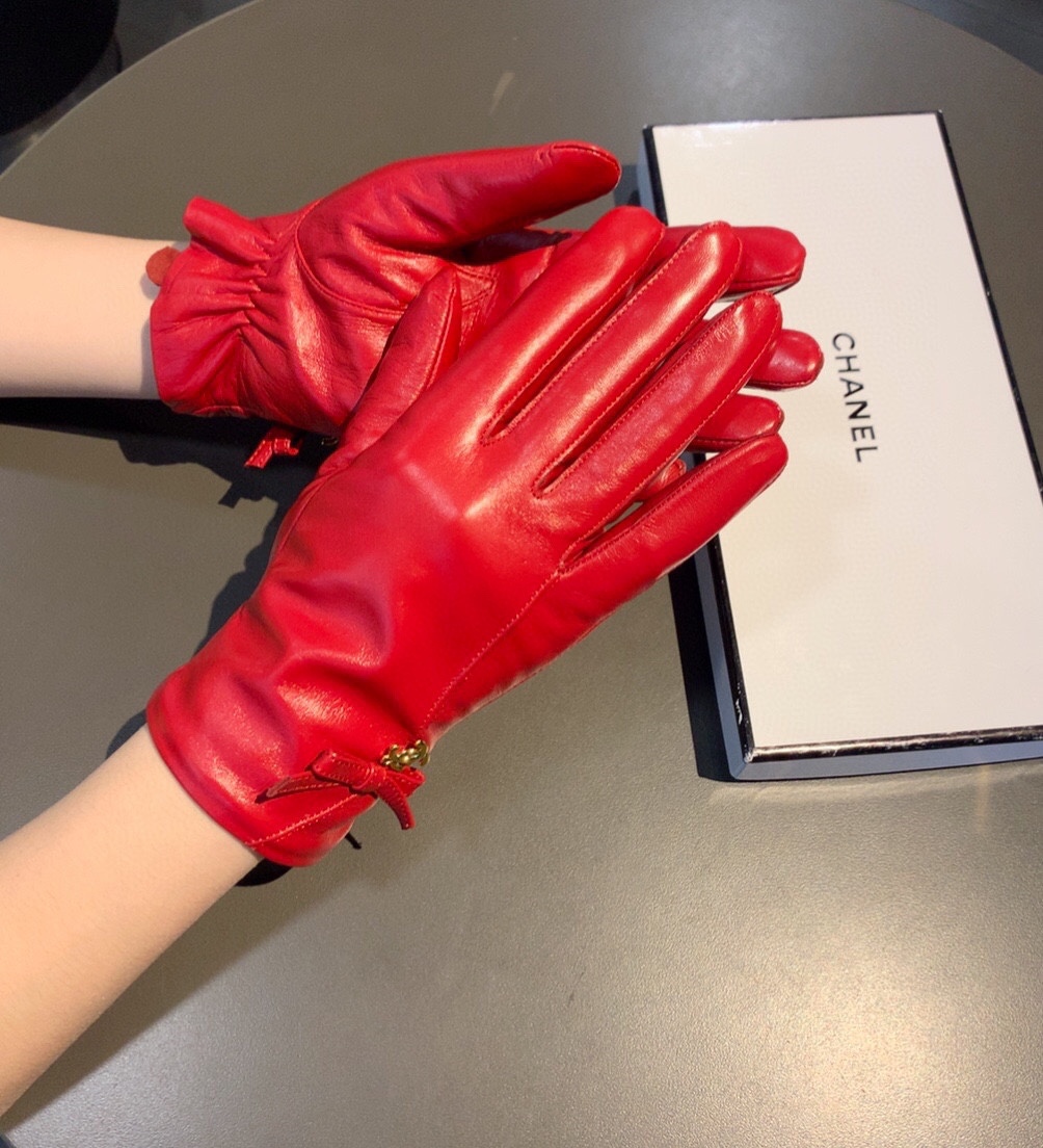 Ch**el Gloves In Red