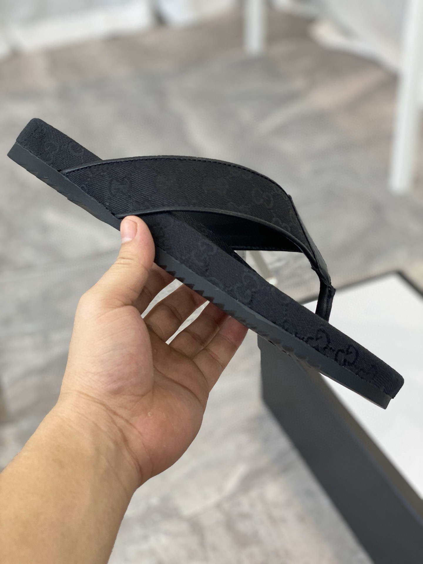 Gvc*1 Men’s GG T-Strap Slide Sandals Black For Men 429362