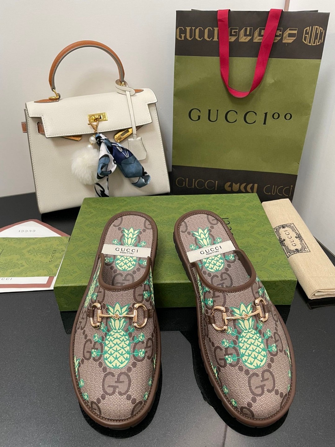 Gvc*1 Men’s GG Slipper With Horsebit Brown in Pineapple Print For Men GG Shoes ‎694249