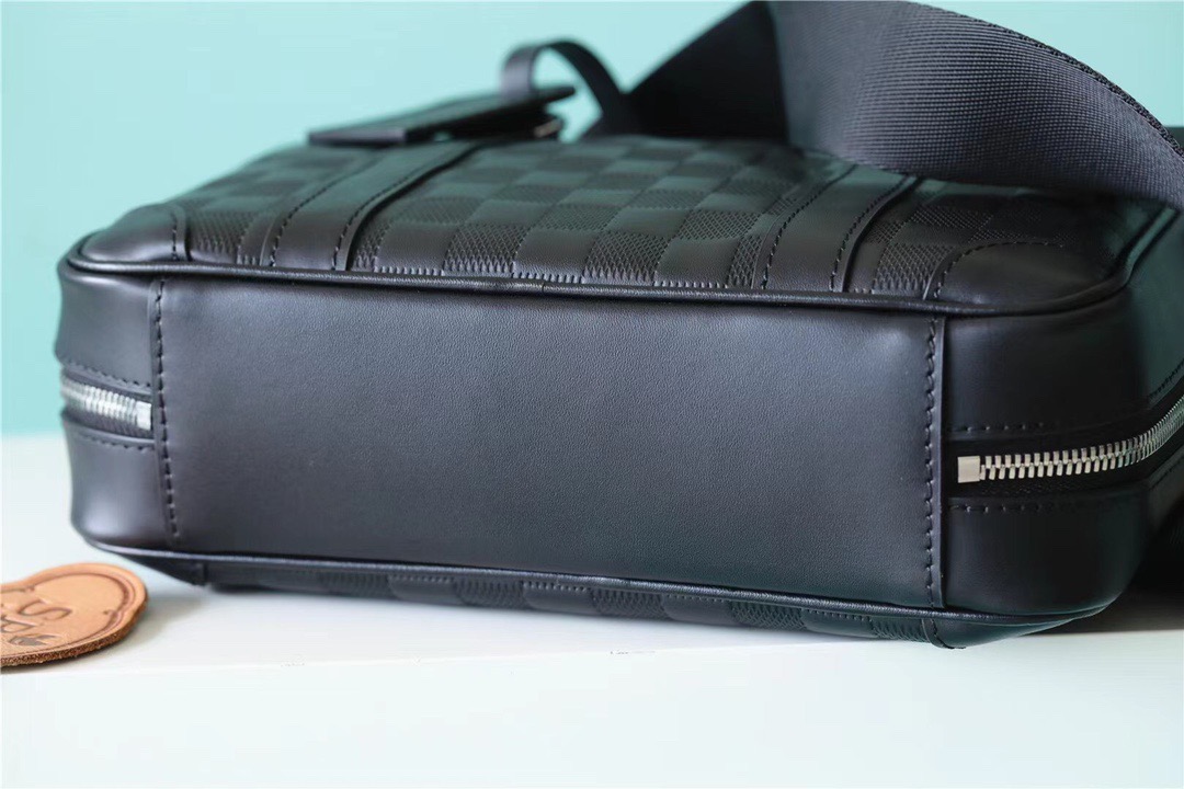 L0vis Vvtt0n Sirius Messenger Damier Infini Onyx For Men, Men’s Bags, Shoulder And Crossbody Bags 10.6in/27cm LV N45286