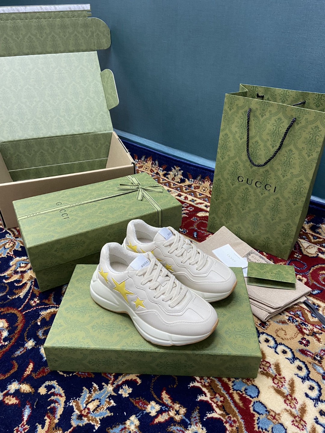 Gvc*1 Men’s Rhyton Sneaker With Stars White For Men 660938 2SH10 9560