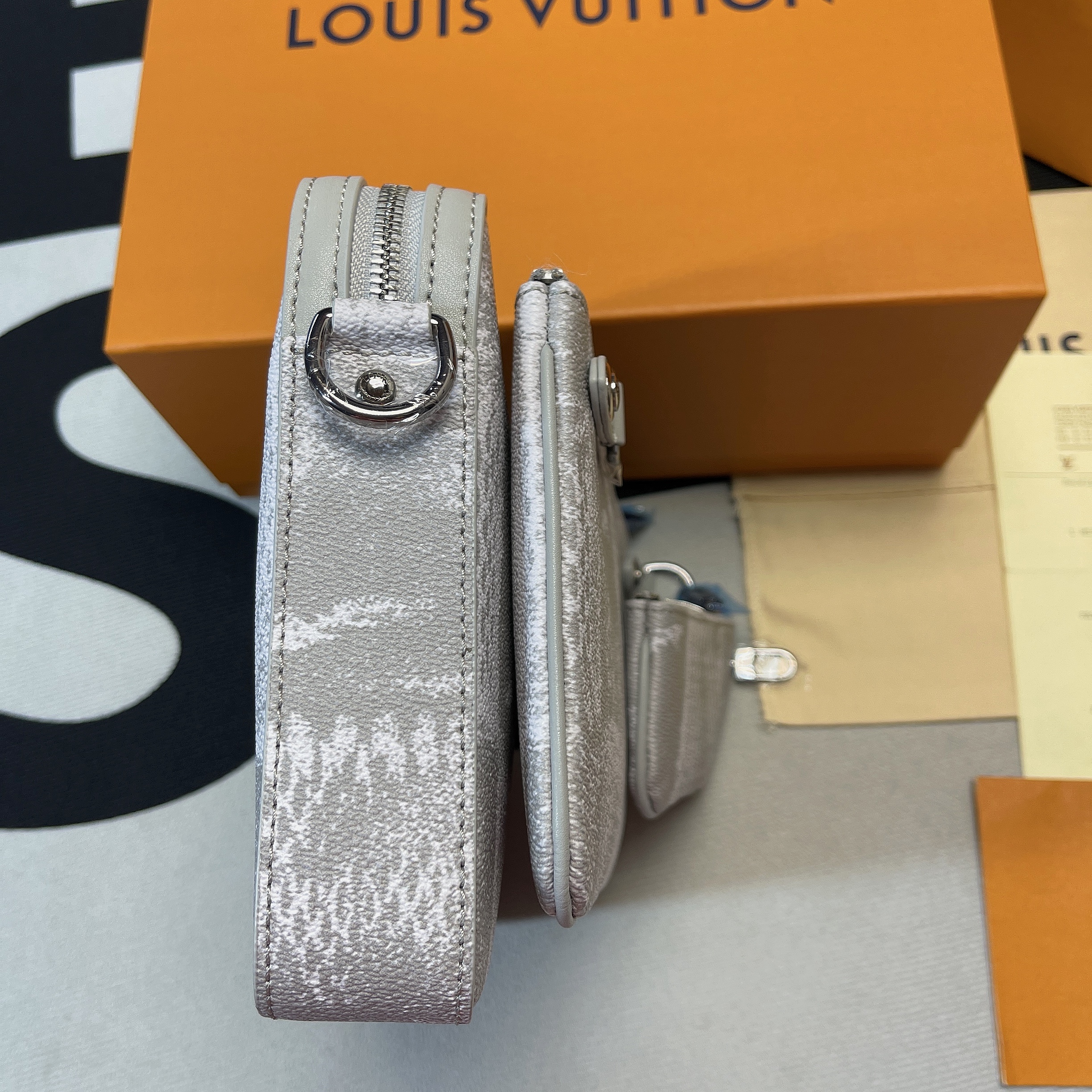 L0vis Vvtt0n Trio Messenger Damier Salt Gray For Men, Men’s Bags, Shoulder And Crossbody Bags 9.5in/25cm LV N50068