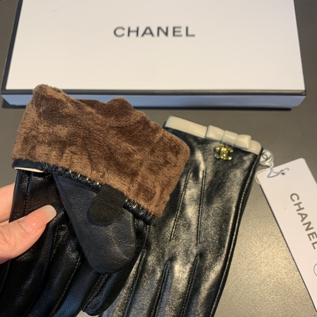 Ch**el Gloves In Black